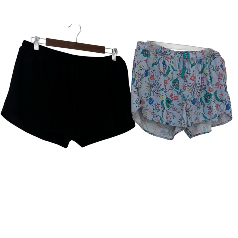 Bundle 2 Old Navy Active solid black and Flora athletic Shorts size Large